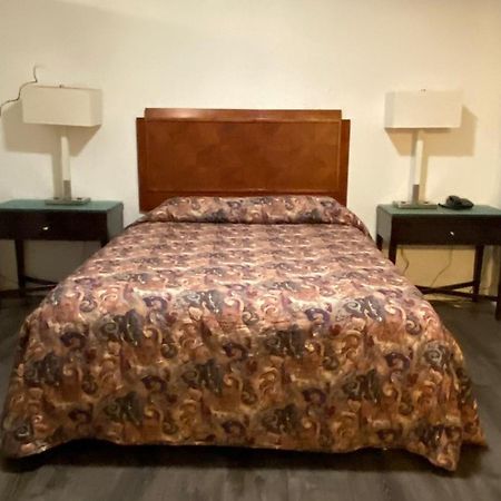 Golden Kent Motel エクステリア 写真